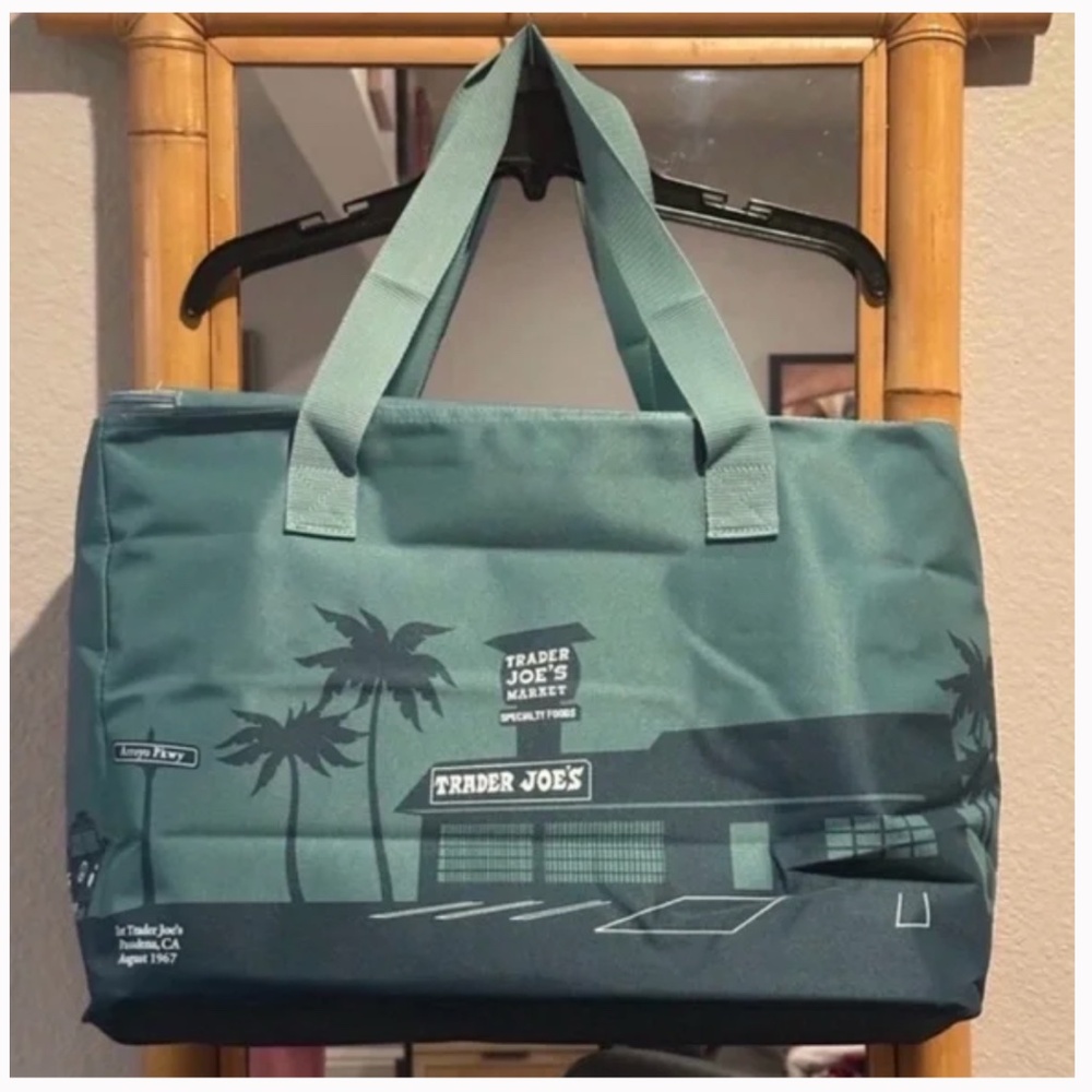 NEW limited edition large, tealish, Reusable Insulated Bag-Trader Joe's/So Cal
